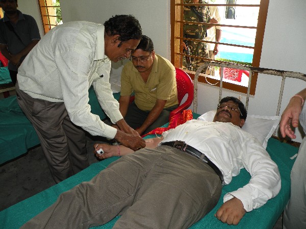Hundreds volunteer to donate blood at Udalguri