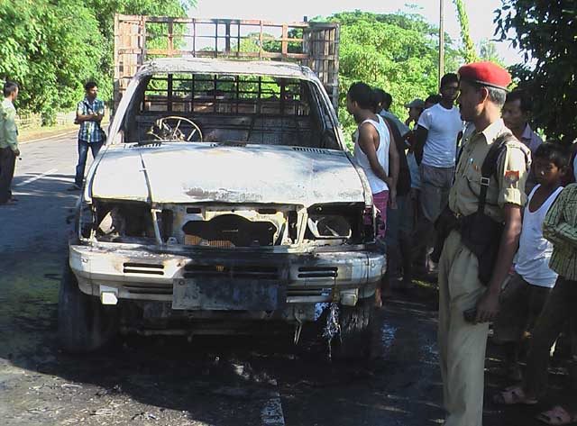 Vehicles burnt at Phulani, more that 20 detained