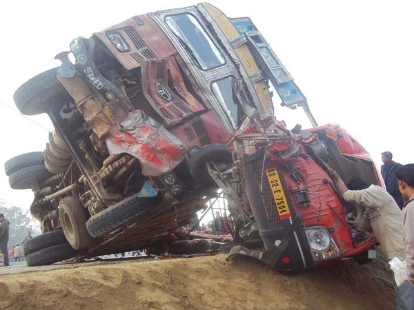 Road mishap at Raha, 10 critically injured