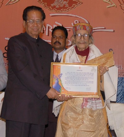 Syukapha Award to Padma Borkotoky