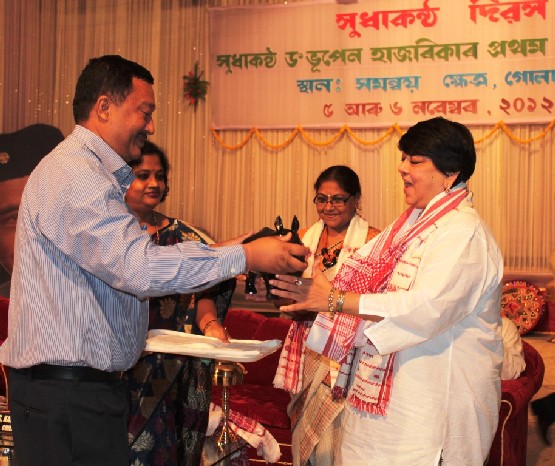 Felicitation of Kalpana Lajmi at Golaghat