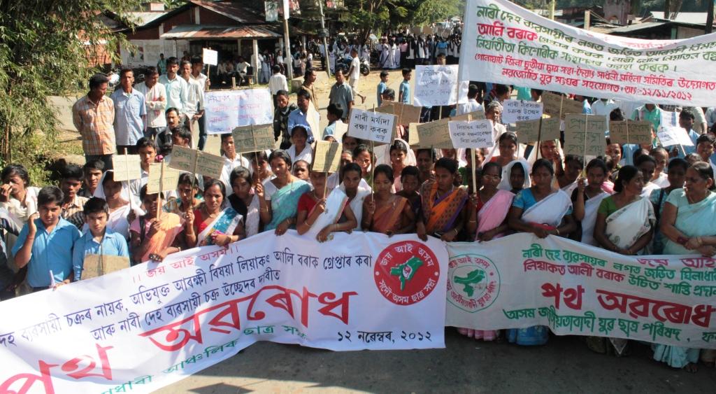 Road block in Golaghat demanding OC's arrest