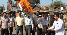 Golaghat AGP burns CM's effigy