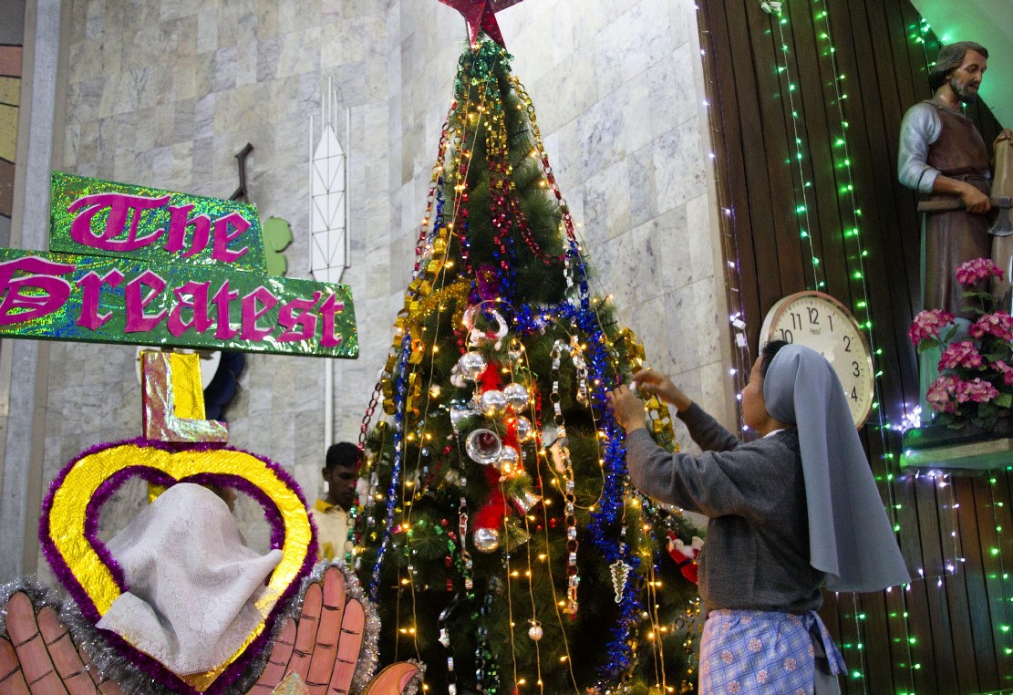 Christmas festivity takes deep grip 