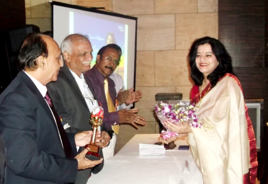 Women Achievers Awards 2013 to Sunita Bhuyan 