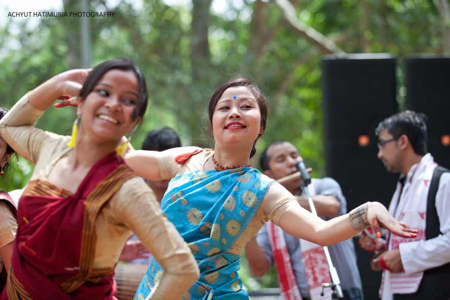 Bihu enthralls Assamese crowd in North Delhi
