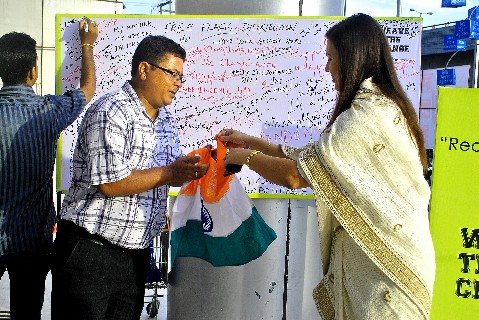 National flags distributed by Khadi Board