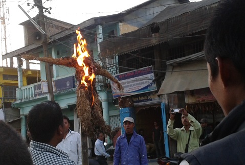 Effigy burnt of Food & Civil Supplies minister